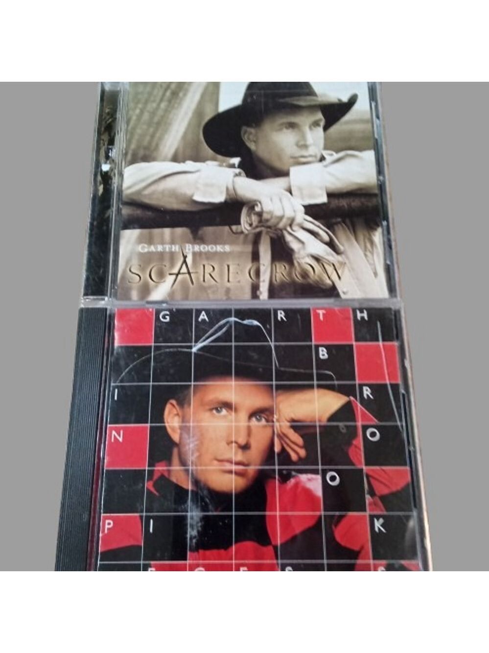 Garth Brooks 2 CD Lot- Scarecrow (2001) & In Pieces (1993) Country Music EUC CDs